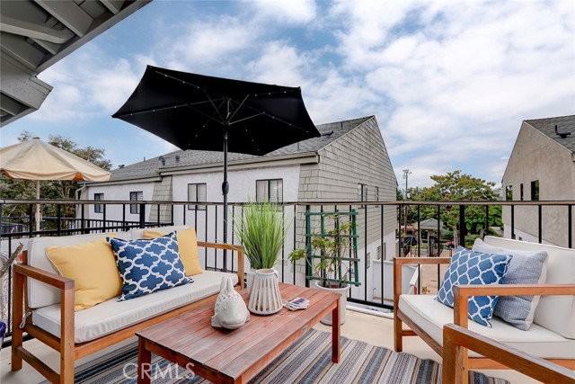 222 S Irena Ave #Q - Photo 3 of 8