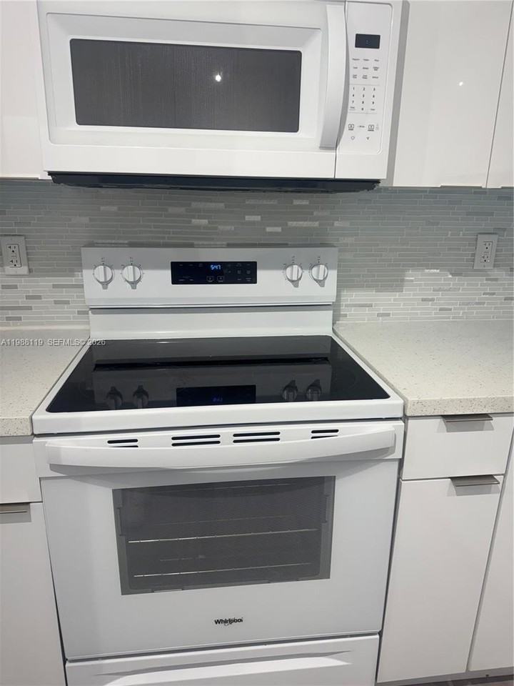 2120 W Flagler St #203 - Photo 6 of 25