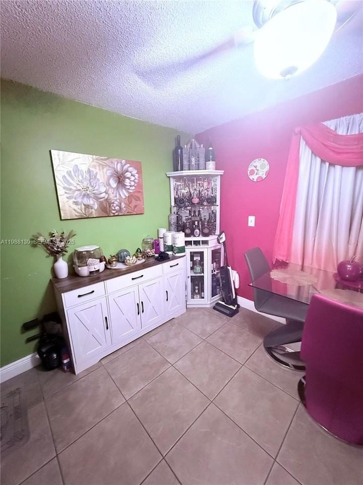 550 Sw 115th Ave #304F - Photo 3 of 14