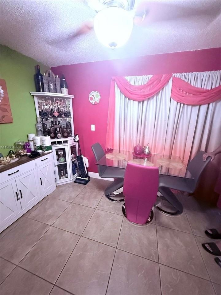 550 Sw 115th Ave #304F - Photo 4 of 14