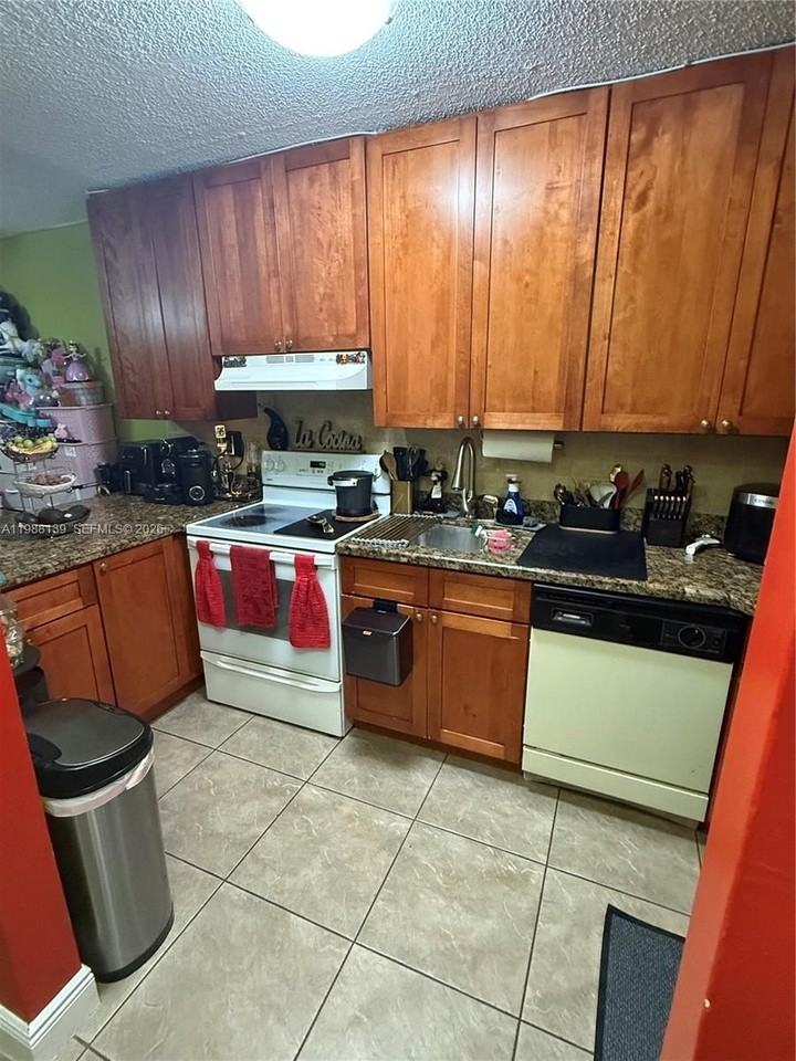 550 Sw 115th Ave #304F - Photo 6 of 14