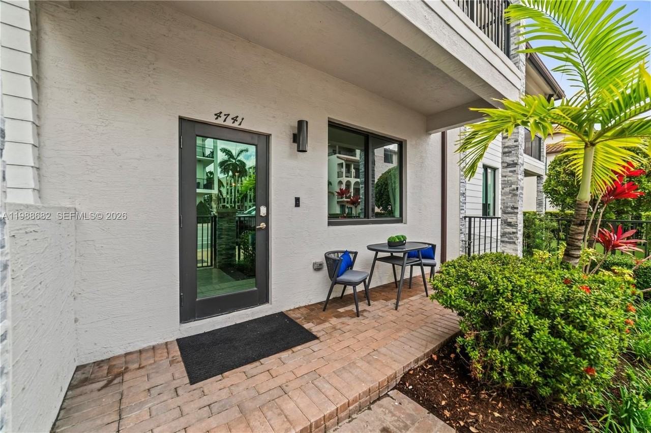 4741 Nw 84th Ave #0 - Photo 3 of 27