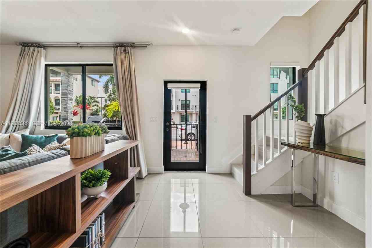 4741 Nw 84th Ave #0 - Photo 4 of 27