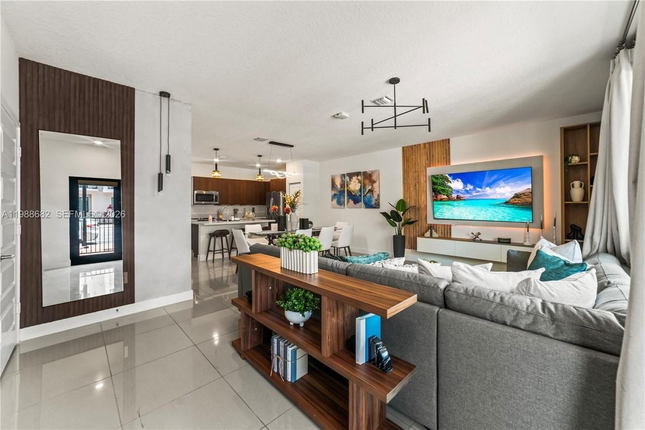 4741 Nw 84th Ave #0 - Photo 5 of 27