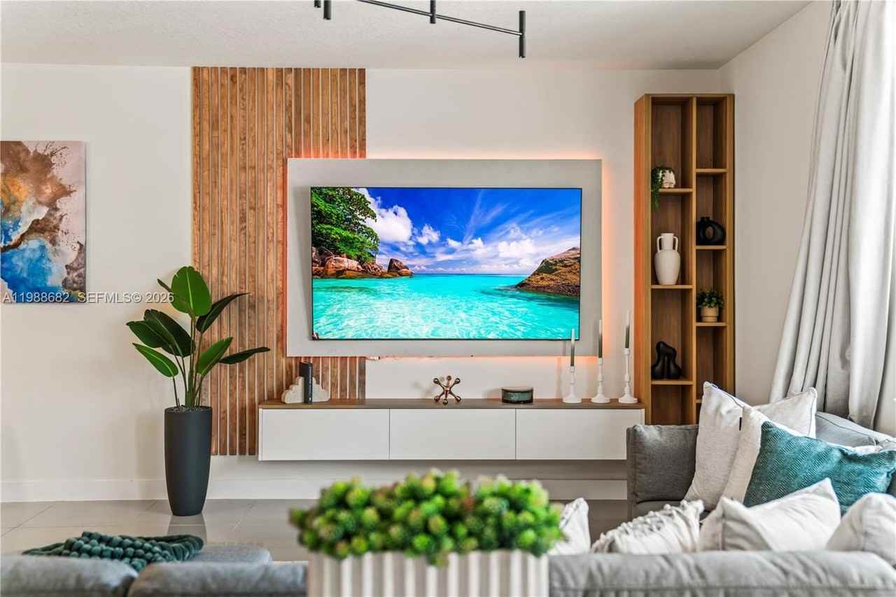 4741 Nw 84th Ave #0 - Photo 7 of 27