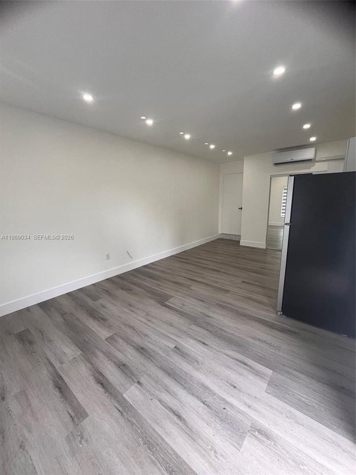 19541 Nw 57th Ct #1 - Photo 3 of 8