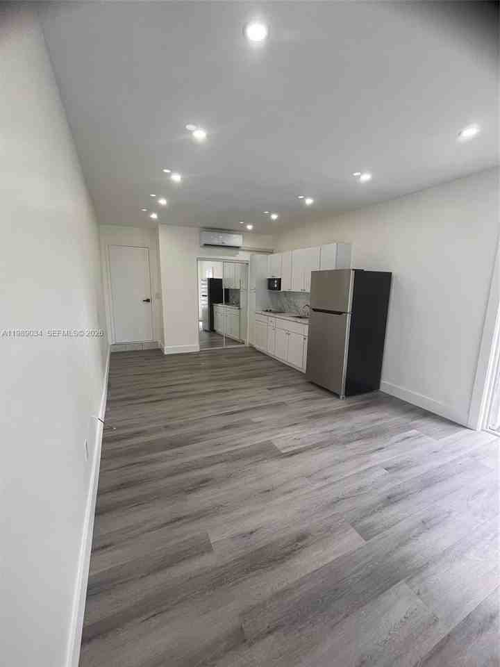 19541 Nw 57th Ct #1 - Photo 4 of 8