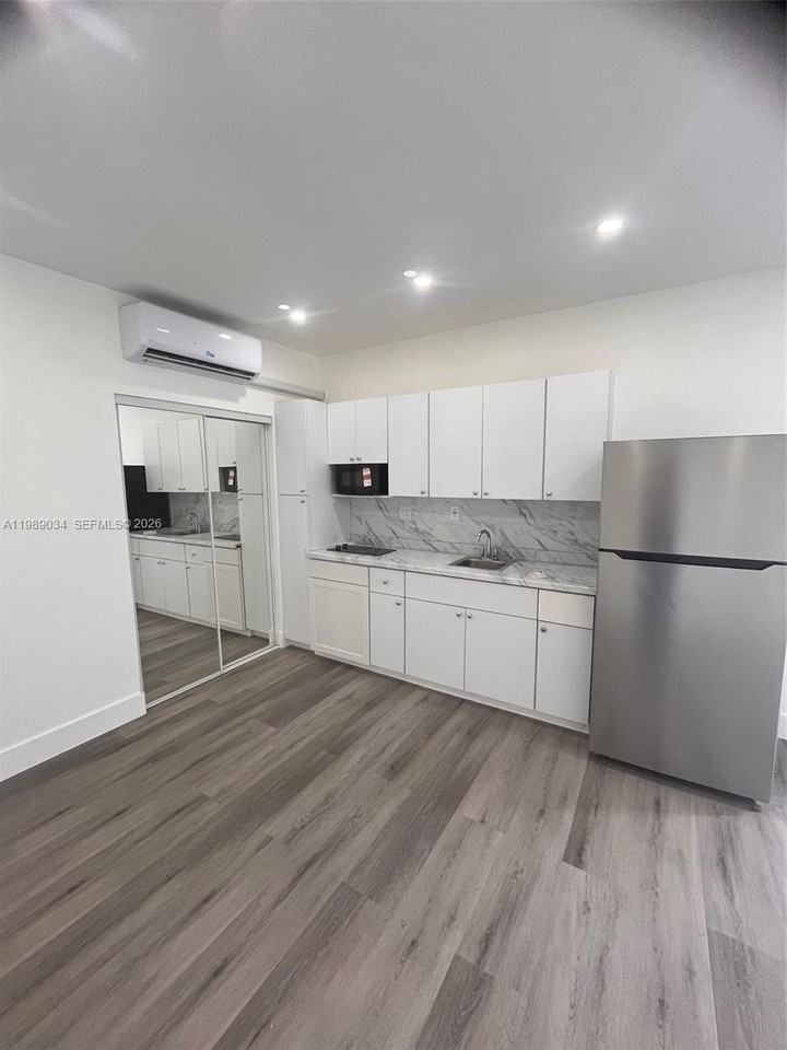 19541 Nw 57th Ct #1 - Photo 5 of 8