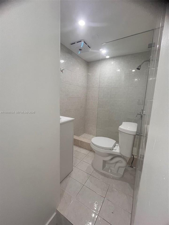 19541 Nw 57th Ct #1 - Photo 6 of 8