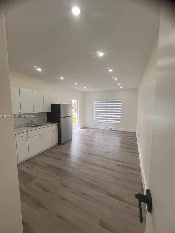 19541 Nw 57th Ct #1 - Photo 7 of 8