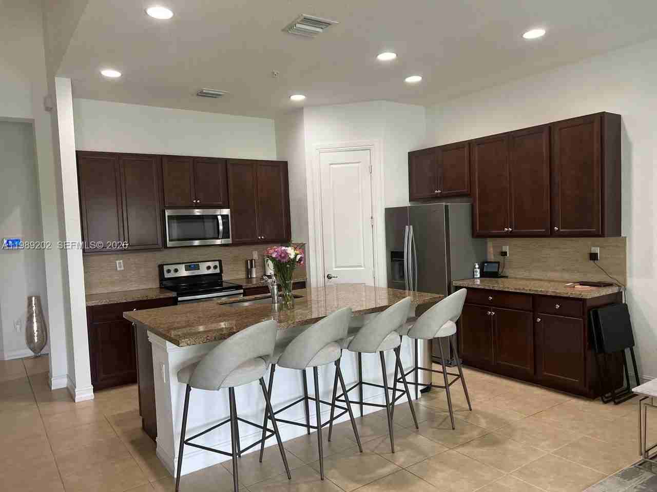11524 Sw 16th St - Photo 7 of 22
