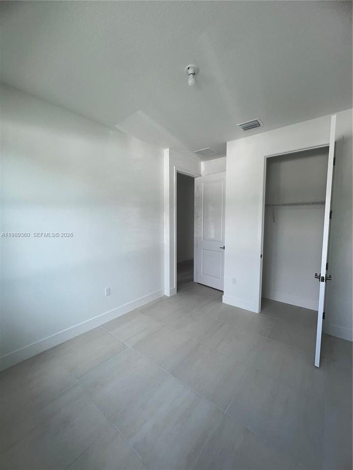 4784 Sw 72nd Ter #0 - Photo 4 of 50