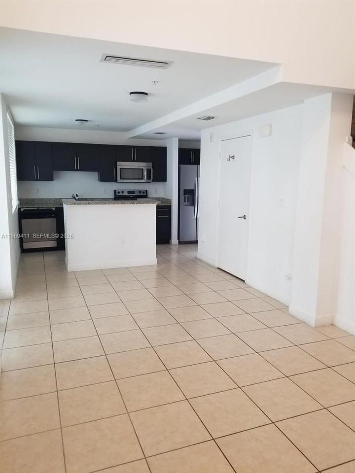 40 Calabria Ave #101 - Photo 3 of 13