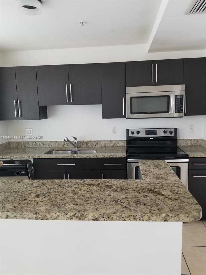 40 Calabria Ave #101 - Photo 5 of 13
