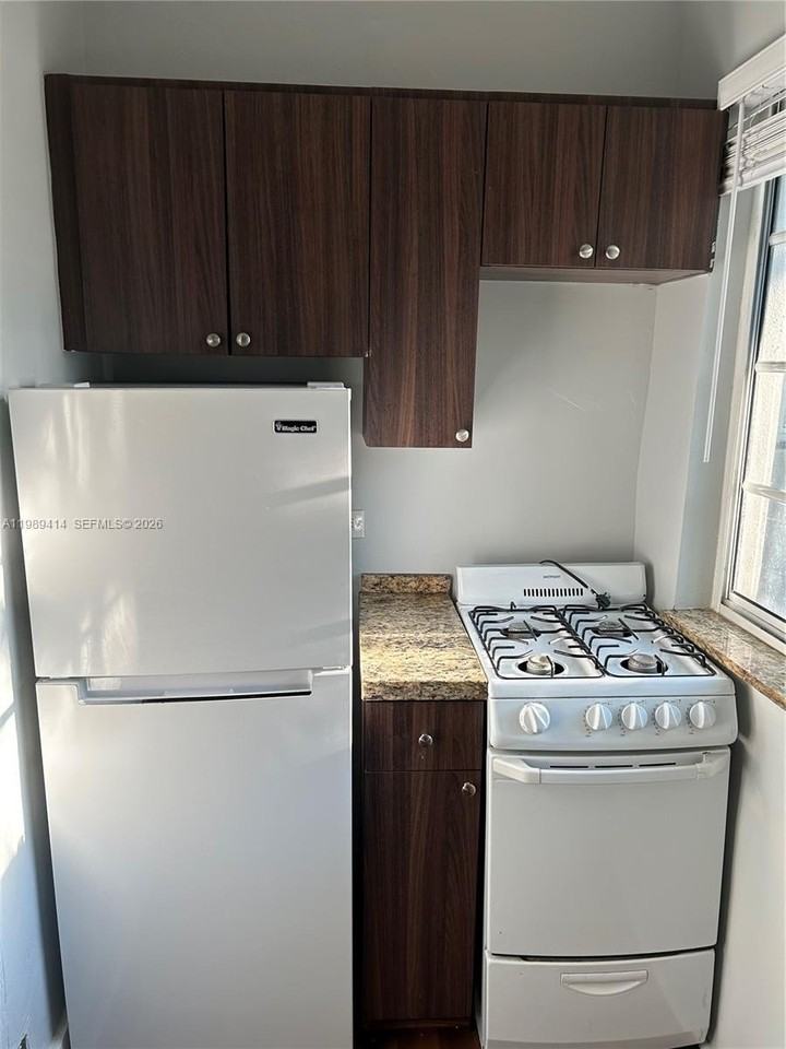 1007 Pennsylvania Ave #16 - Photo 7 of 10