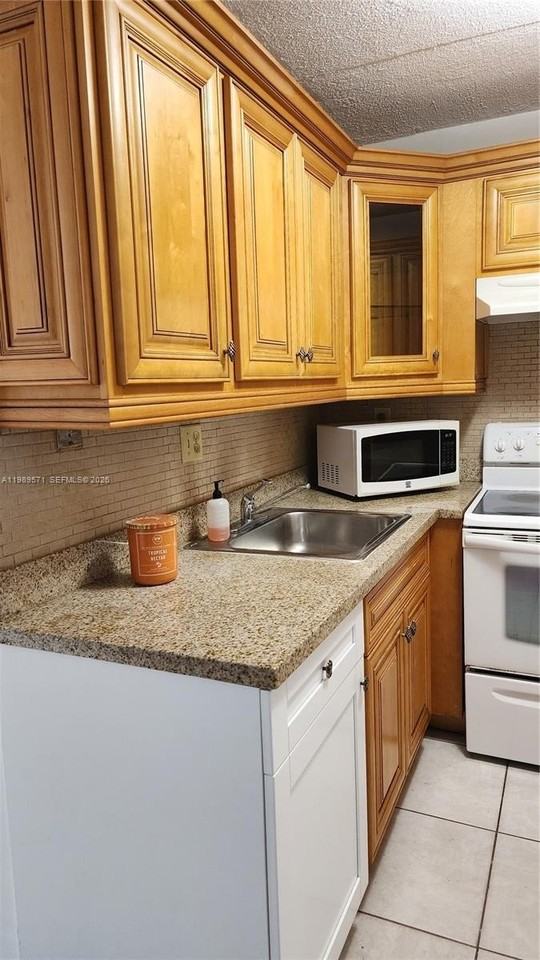 9405 W Flagler St #D204 - Photo 5 of 20