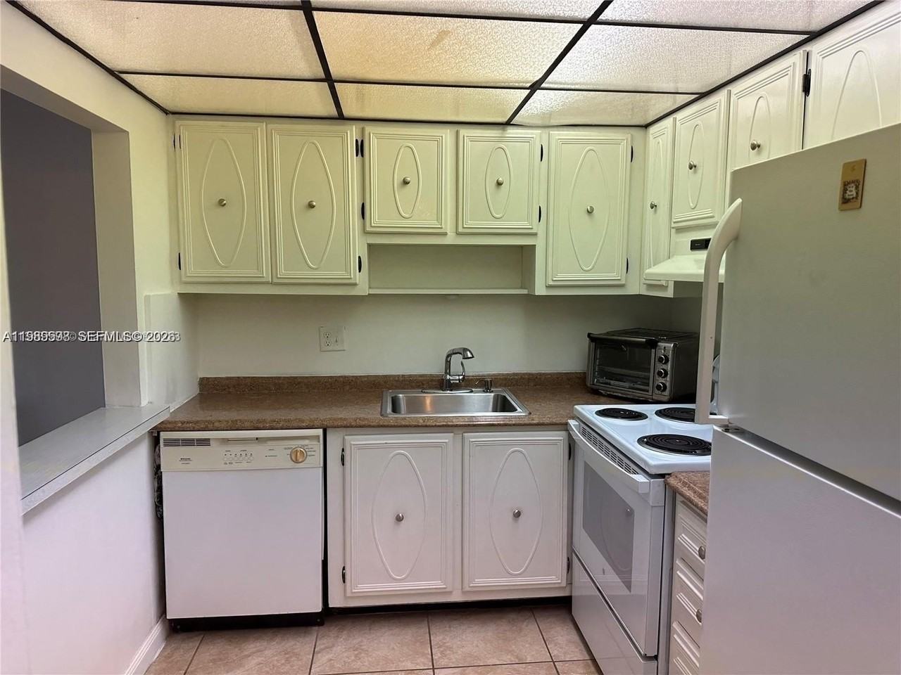 253 S Cypress Rd #214 - Photo 2 of 24