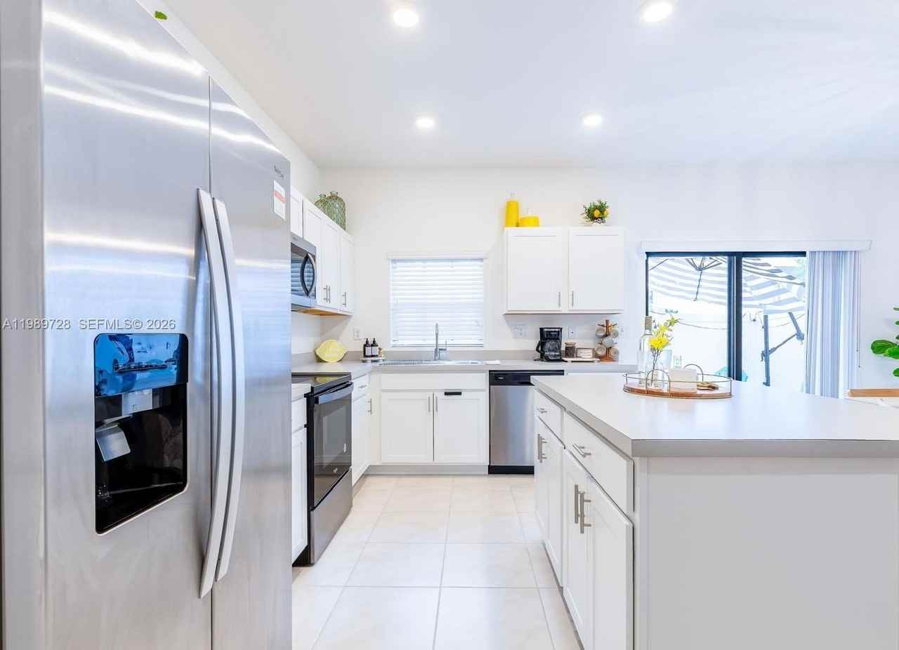 1156 Sw 6th Ct #1156 - Photo 4 of 17