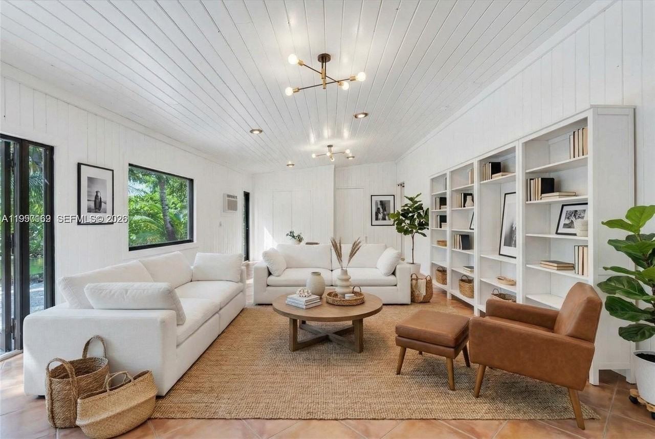 7132 Sw 65th Ave - Photo 2 of 14