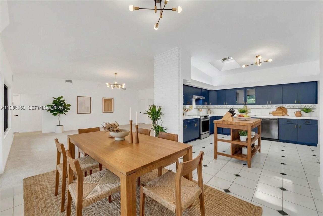 7132 Sw 65th Ave - Photo 4 of 14