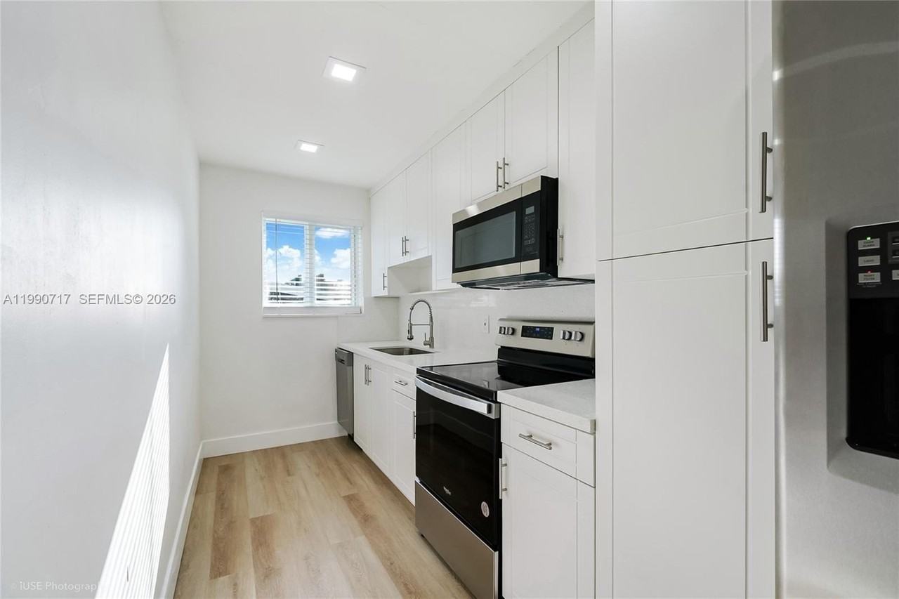 2820 Nw 95th St #2 - Photo 3 of 14