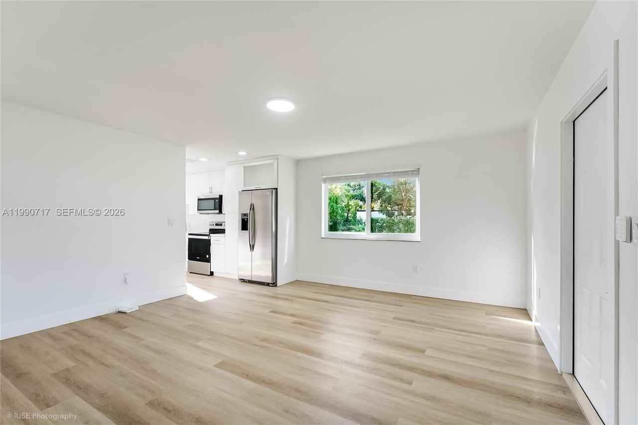 2820 Nw 95th St #2 - Photo 5 of 14