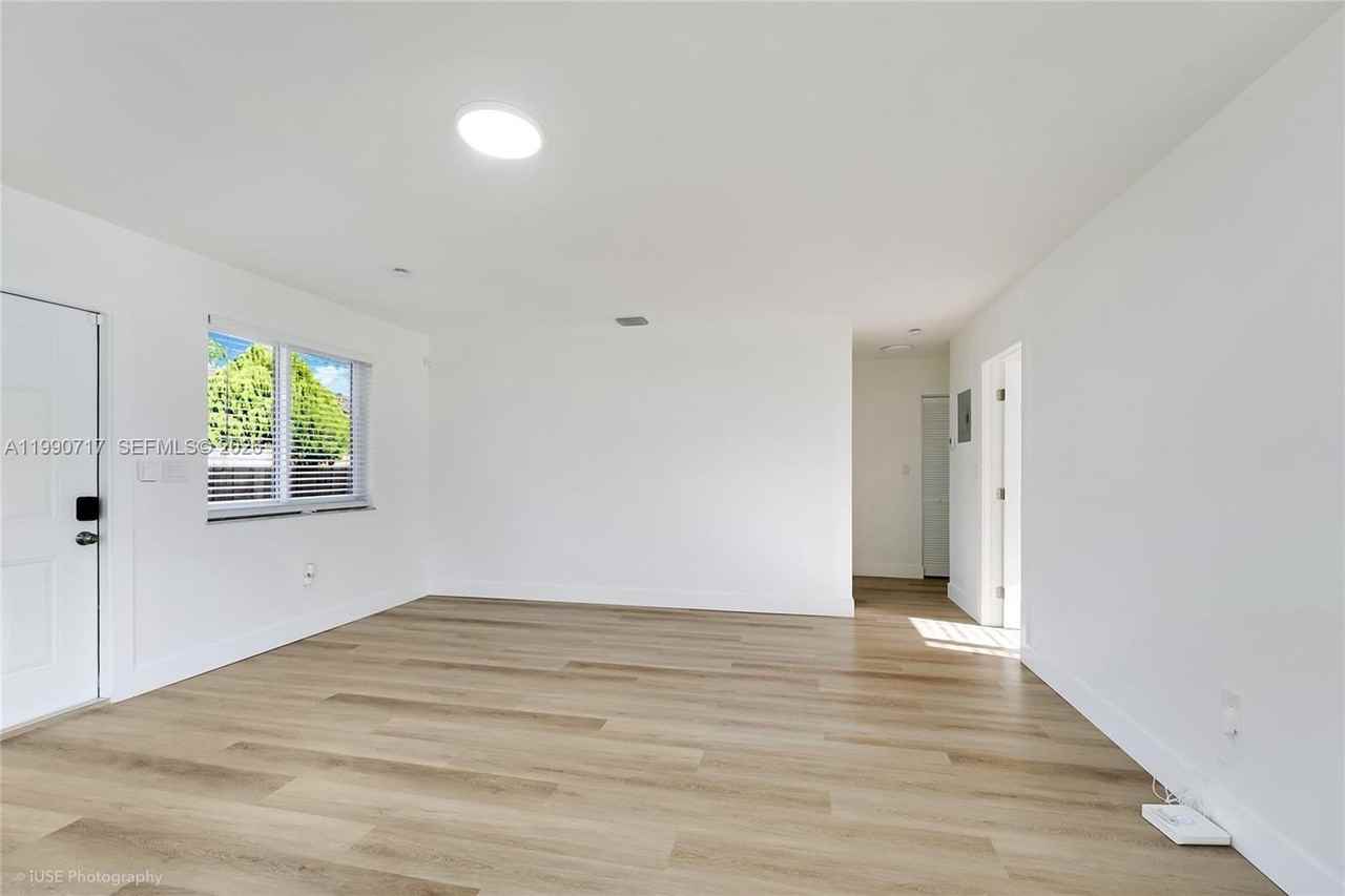 2820 Nw 95th St #2 - Photo 6 of 14