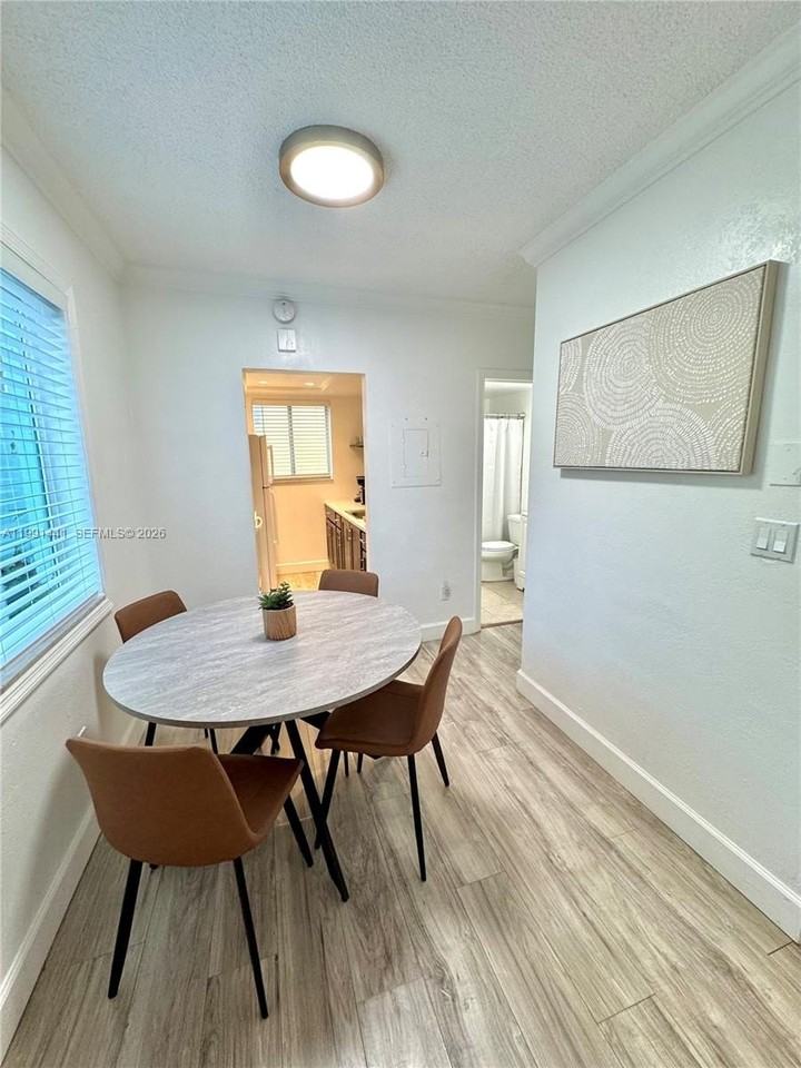 740 11th St #3A - Photo 4 of 17