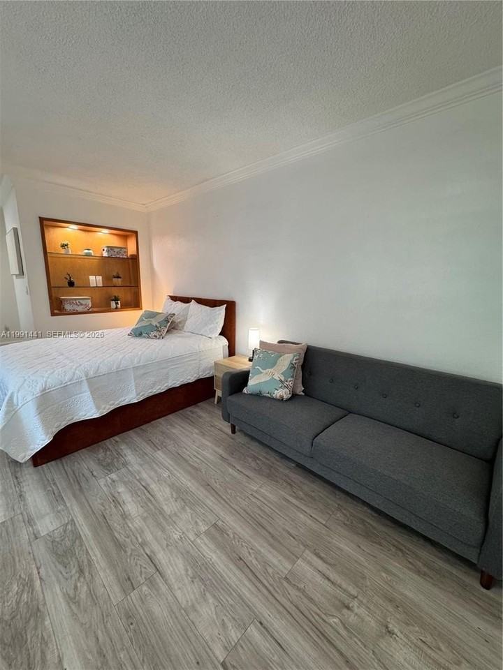 740 11th St #3A - Photo 6 of 17