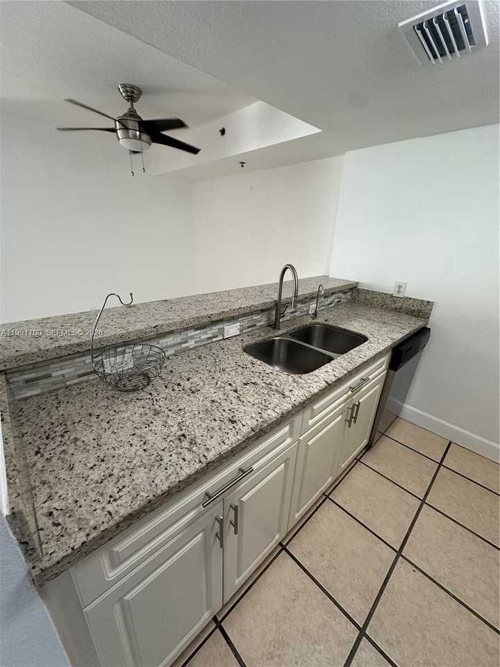 814 Nw 36th Ave #406 - Photo 2 of 18