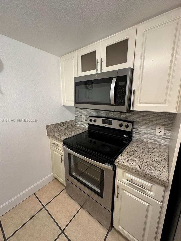 814 Nw 36th Ave #406 - Photo 4 of 18