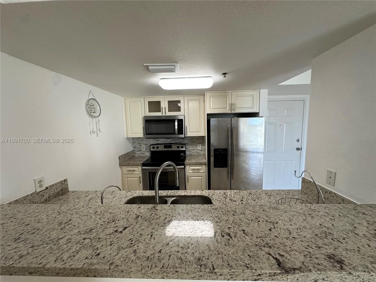 814 Nw 36th Ave #406 - Photo 5 of 18