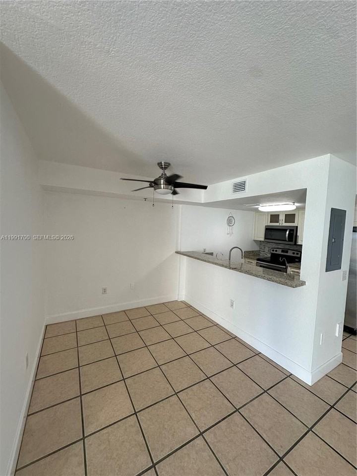 814 Nw 36th Ave #406 - Photo 7 of 18