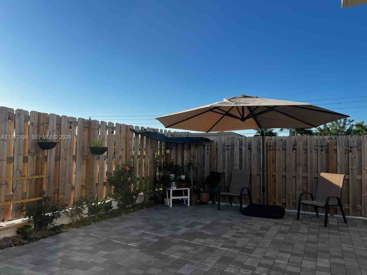 1487 Se 7th Ter - Photo 6 of 12