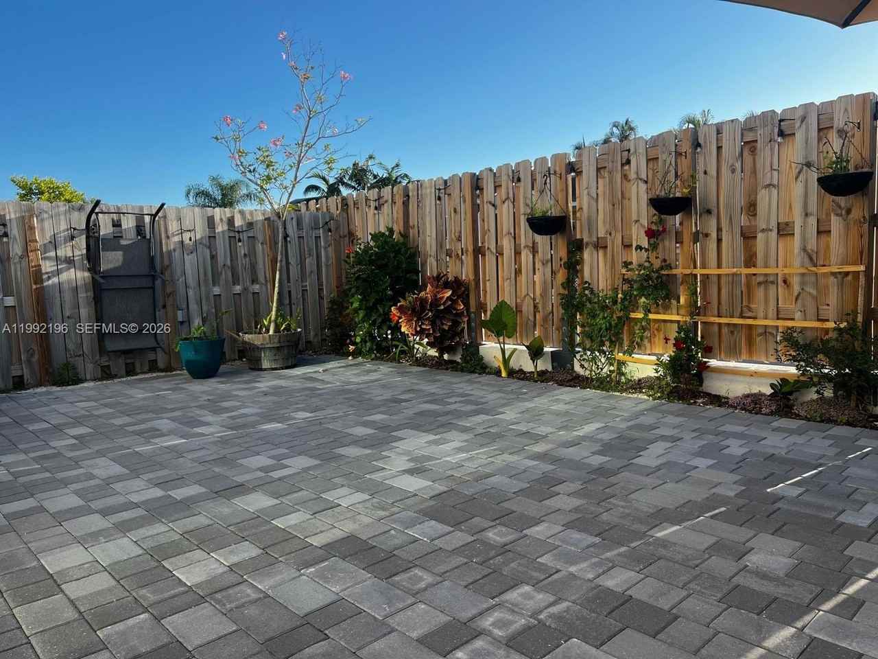 1487 Se 7th Ter - Photo 7 of 12