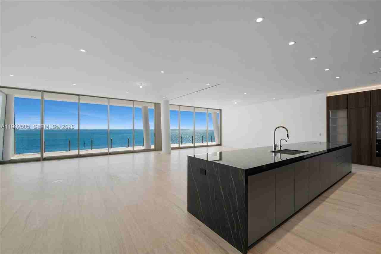 5 Grove Isle Dr #M401 - Photo 6 of 39