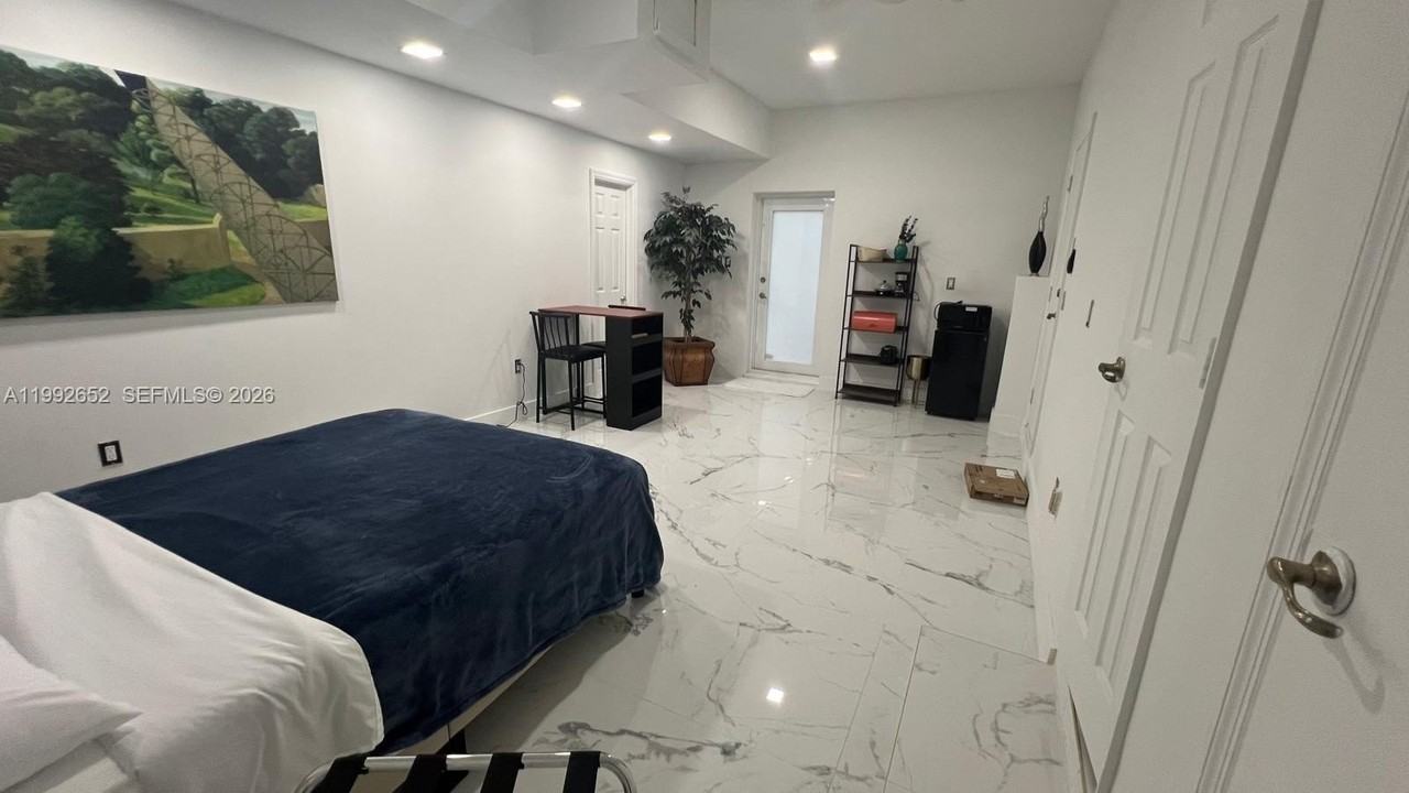 10042 Sw 161st Ave - Photo 2 of 6