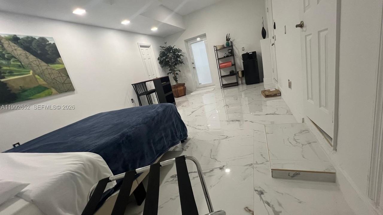 10042 Sw 161st Ave - Photo 4 of 6