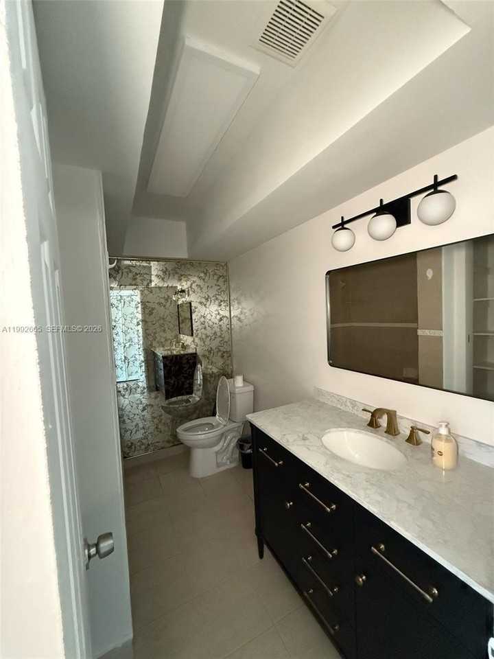 5460 Sw 38th Ct - Photo 3 of 9