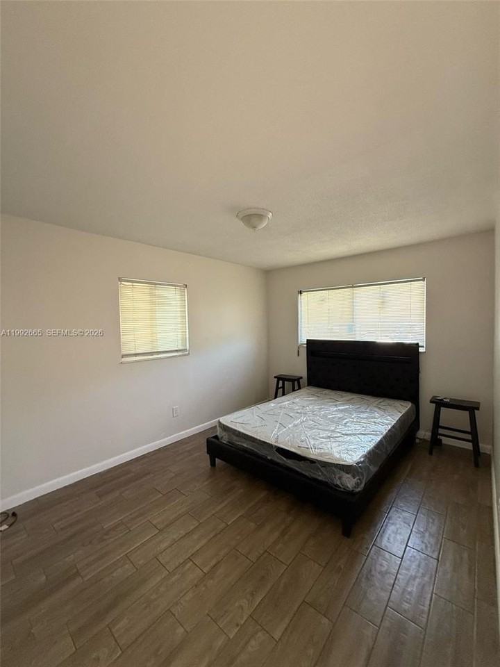 5460 Sw 38th Ct - Photo 4 of 9