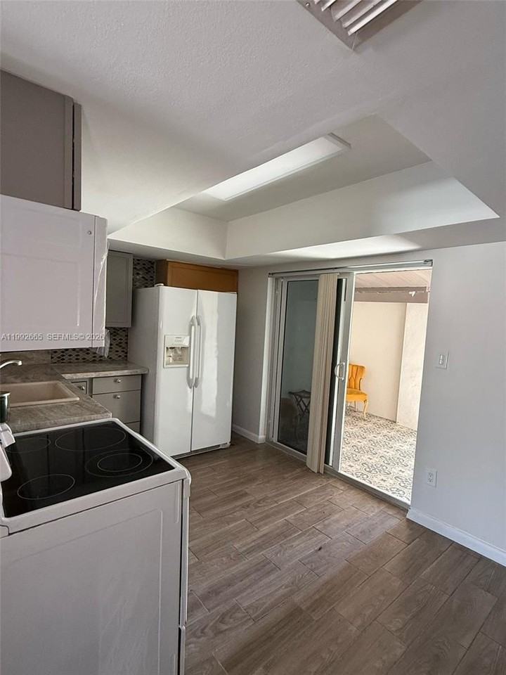 5460 Sw 38th Ct - Photo 6 of 9