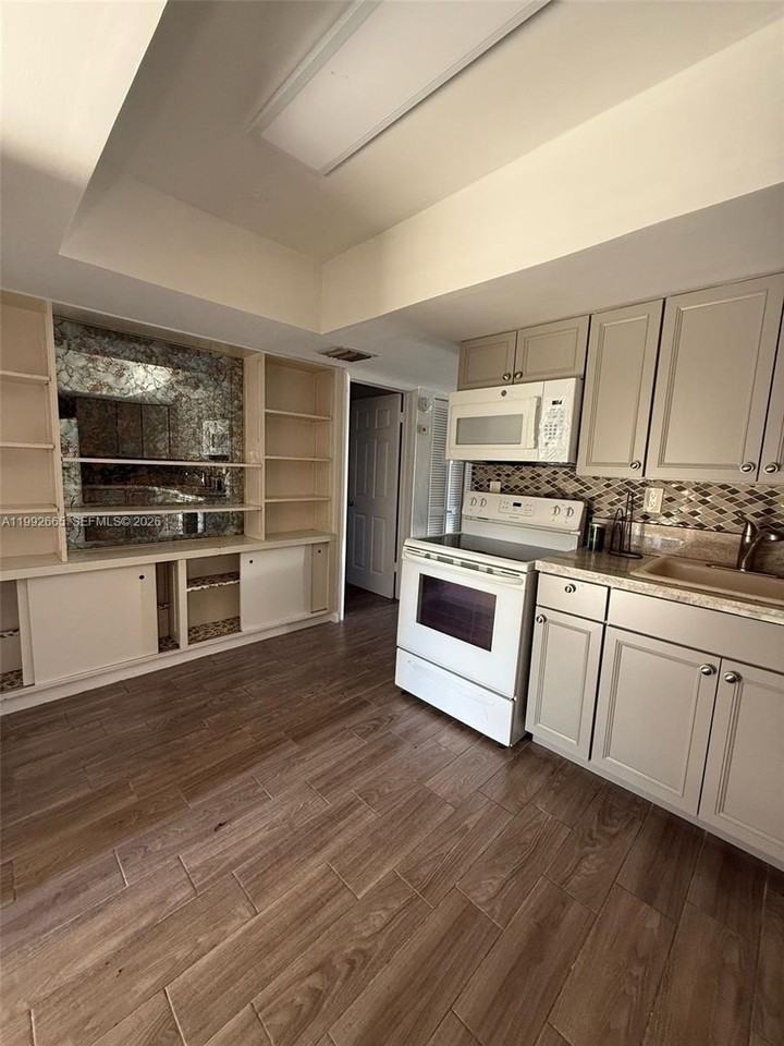 5460 Sw 38th Ct - Photo 7 of 9