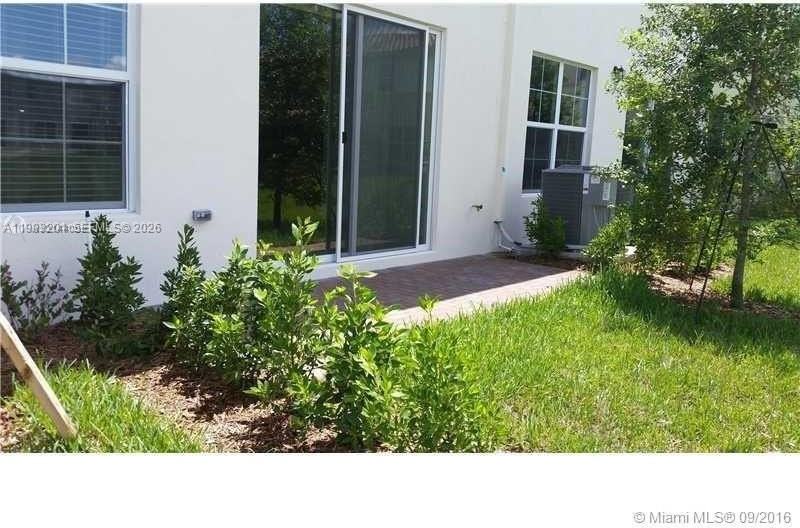 5223 Sw 77th Way #5223 - Photo 3 of 12