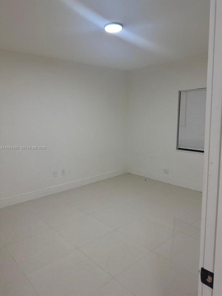 1800 Nw 18th Ter #1 - Photo 5 of 10