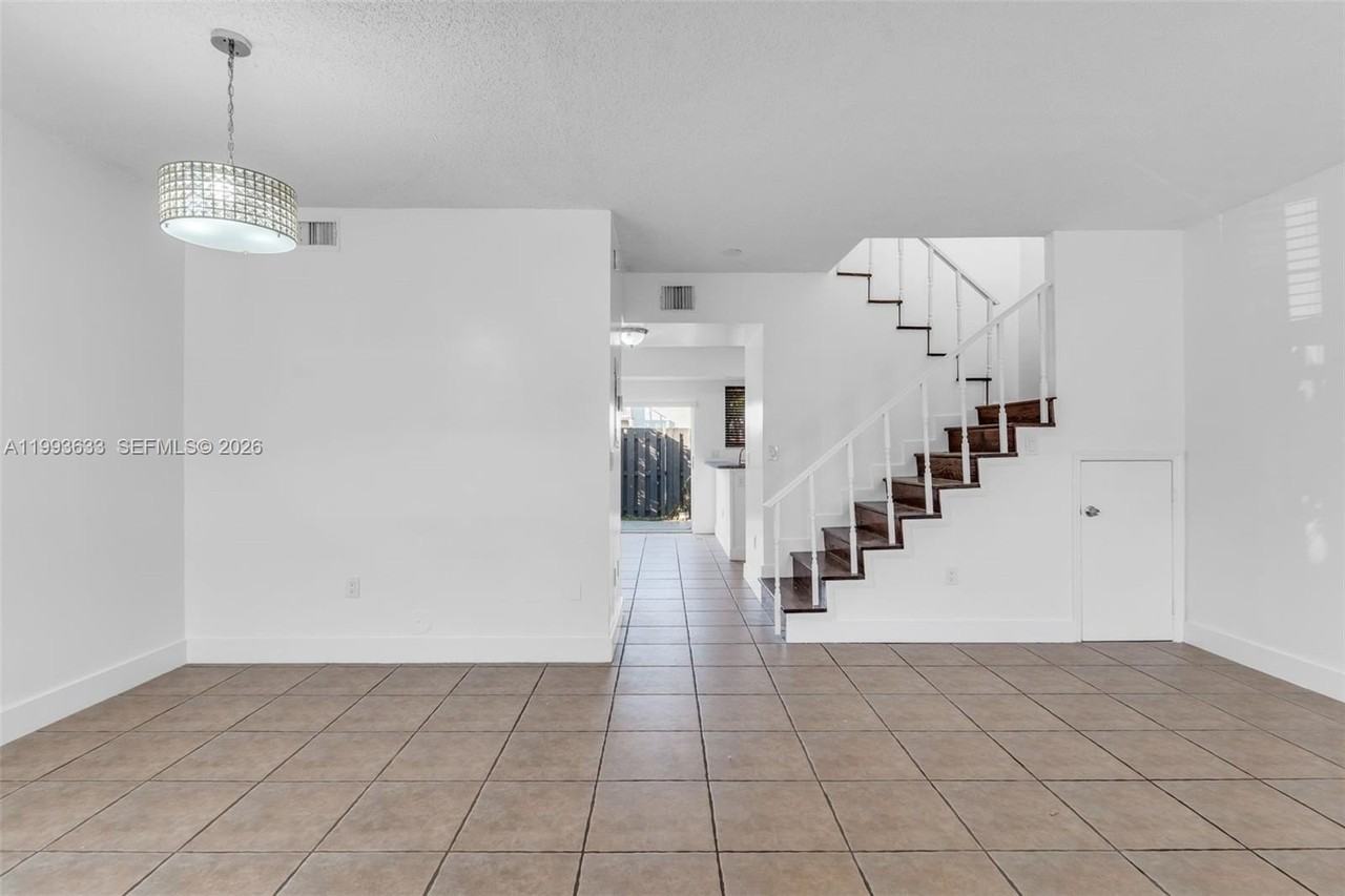 5240 Nw 109th Ave #4 - Photo 5 of 23