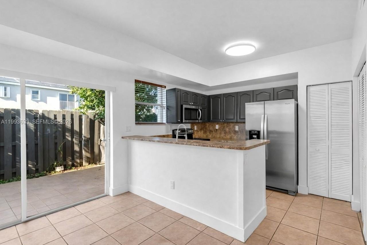 5240 Nw 109th Ave #4 - Photo 6 of 23