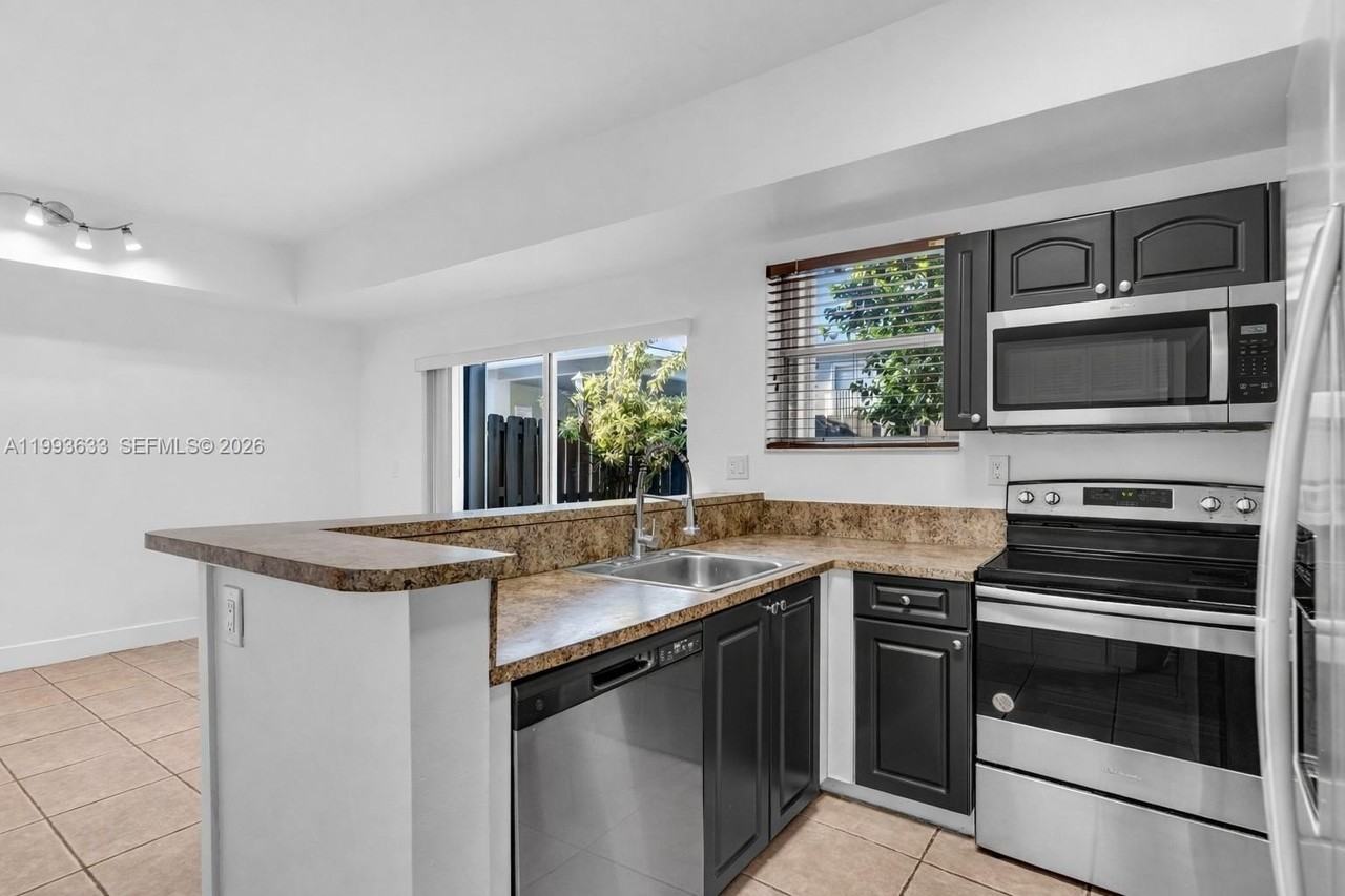 5240 Nw 109th Ave #4 - Photo 7 of 23