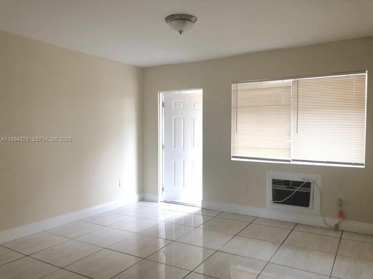 1940 Washington Ave #15 - Photo 7 of 15