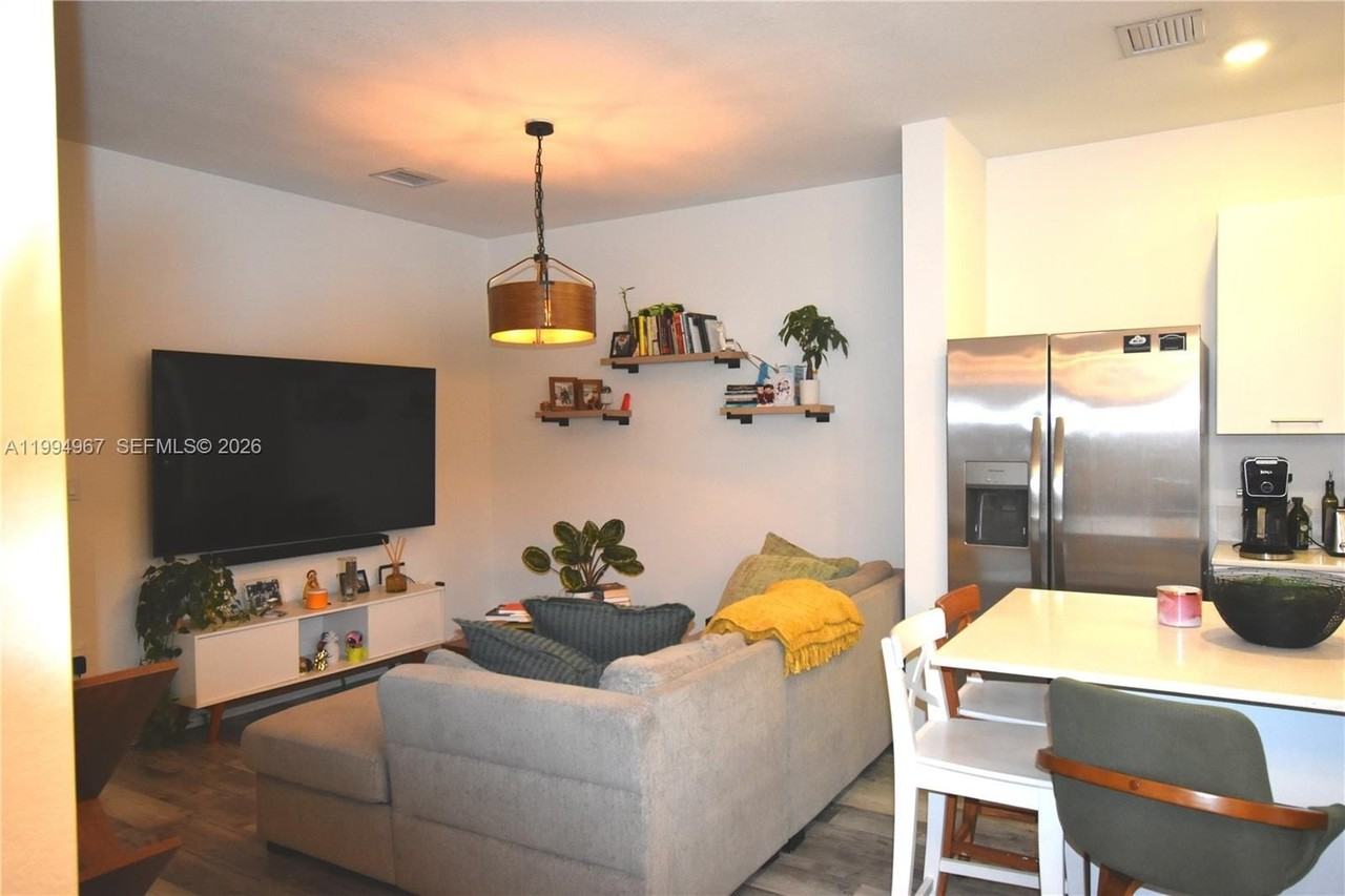 12107 Nw 24th Pl - Photo 4 of 23