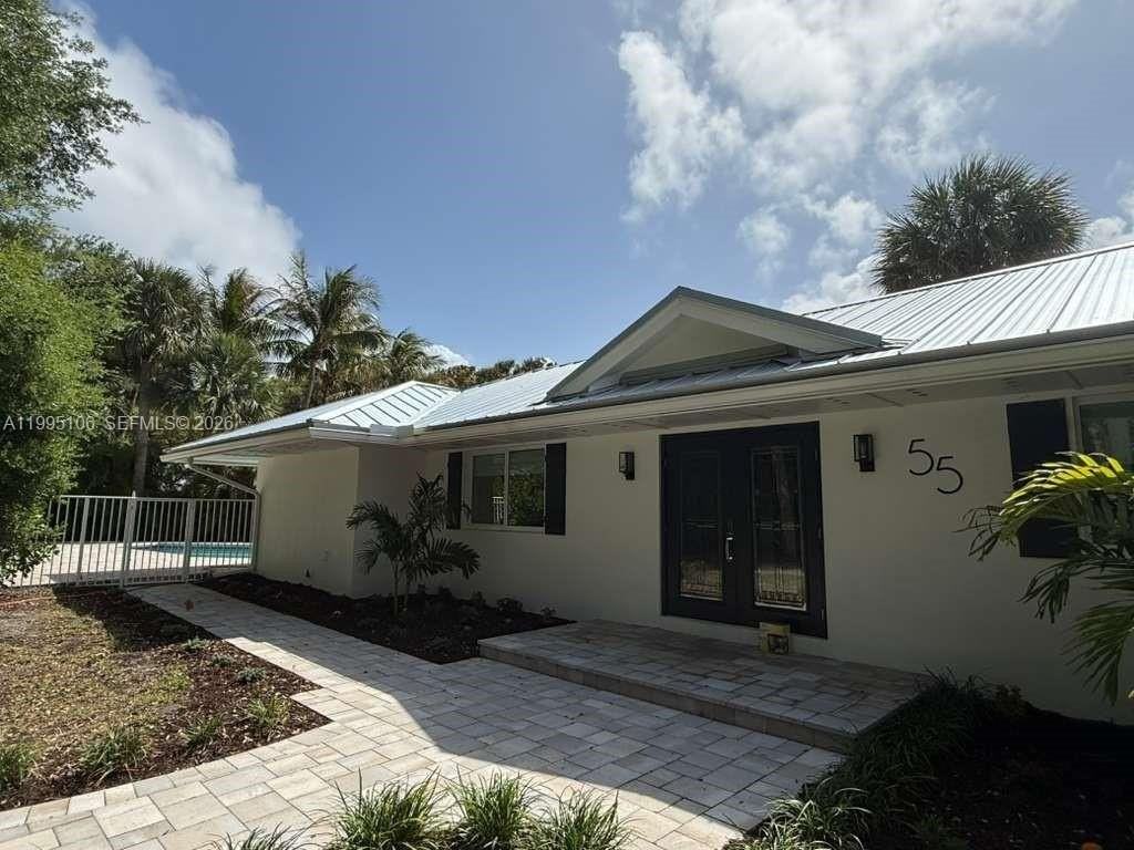 55 N Sewalls Point Rd - Photo 2 of 21